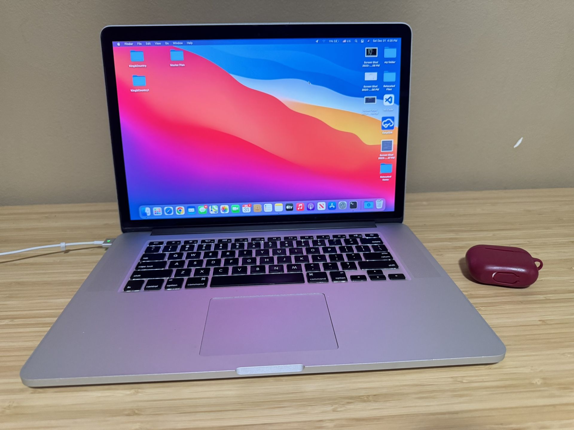 MacBook Pro 15” A1398 16GB 512GB With AirPods Pro