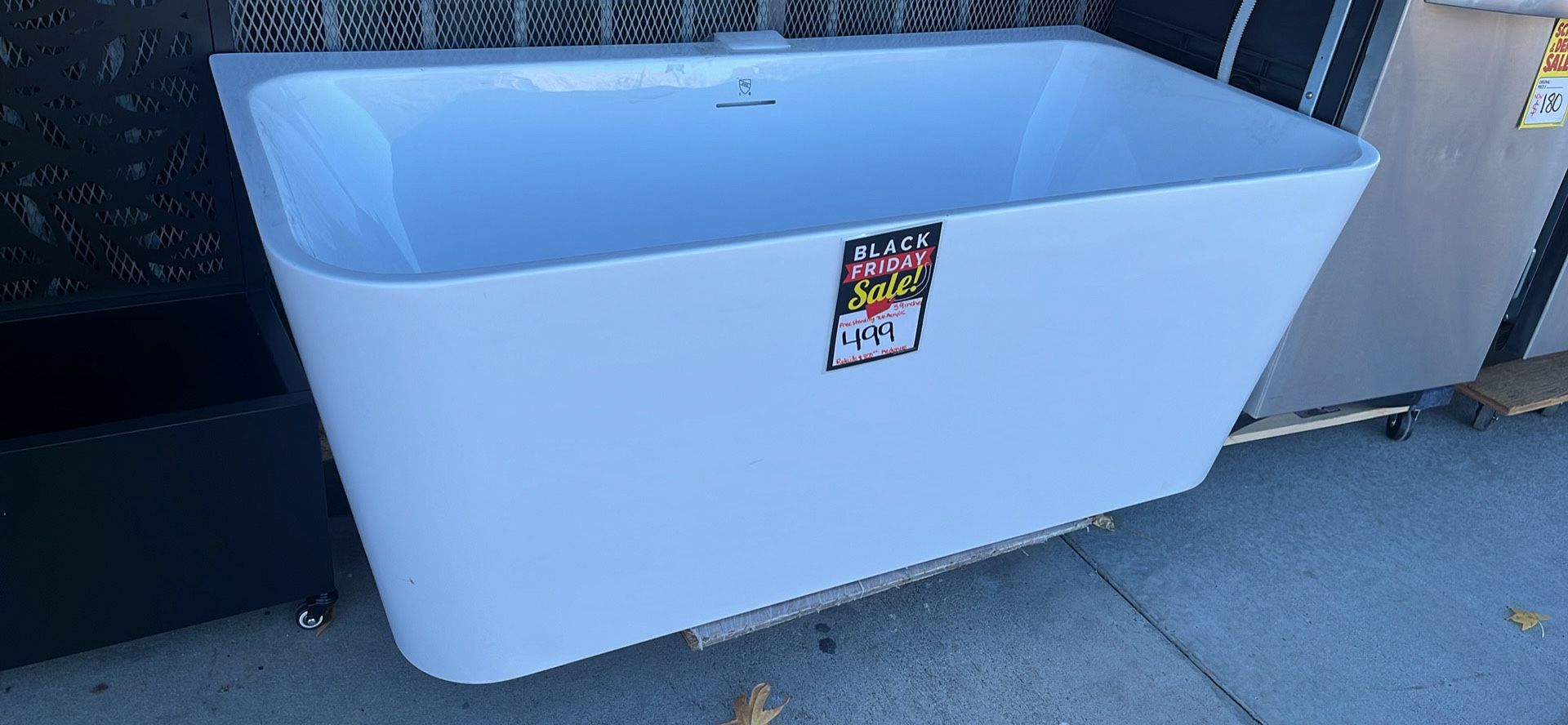 π Beautiful Soak In Tub @ 16947 D Street Victorville