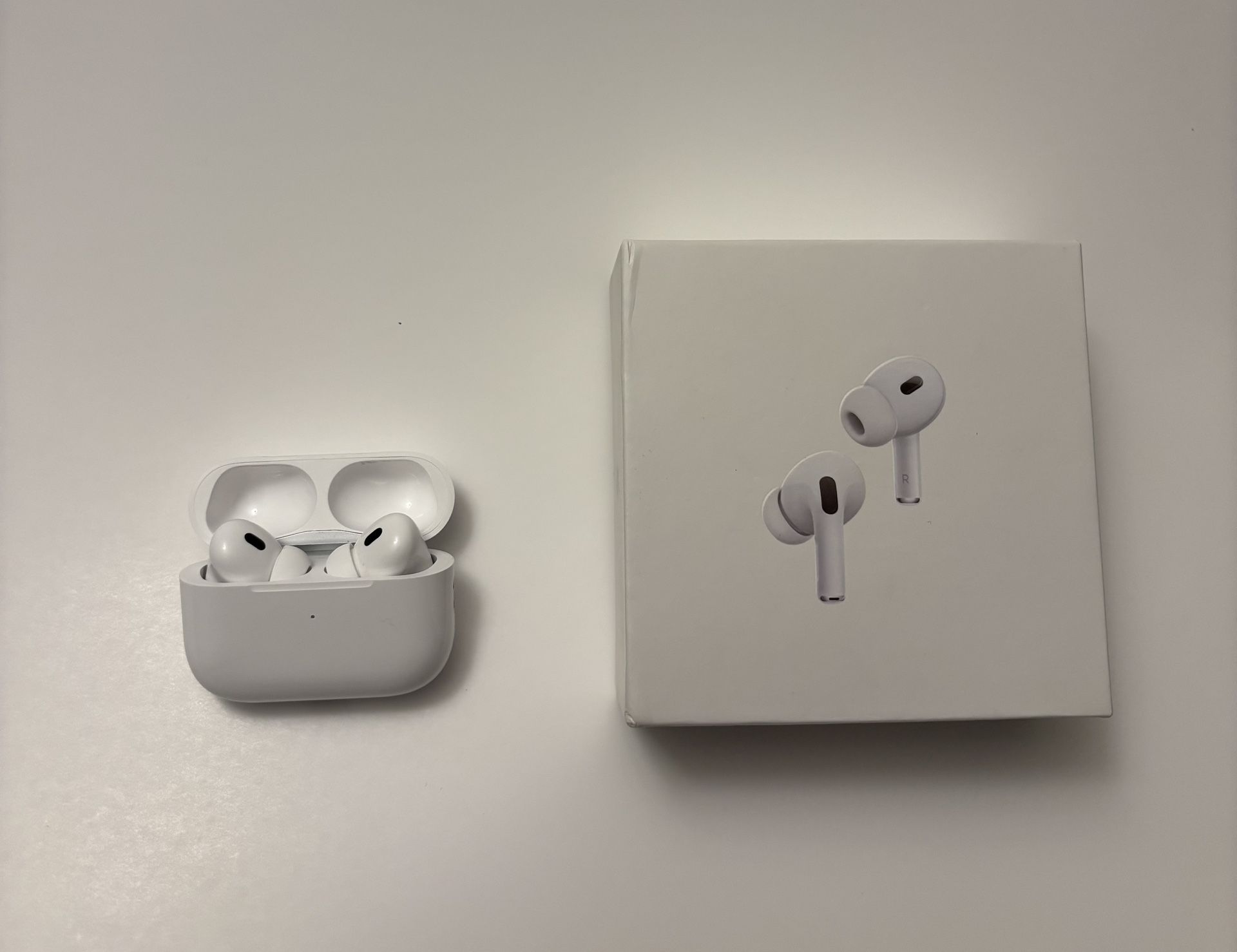 Apple AirPods Pro 2nd Generation with MagSafe Wireless Charging Case (USB‑C)