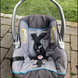 Baby Trend Infant car seat Grey blue Preowned still good!