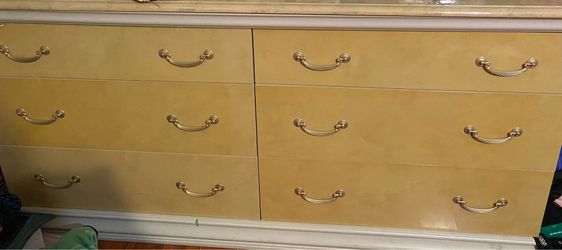 Dresser set