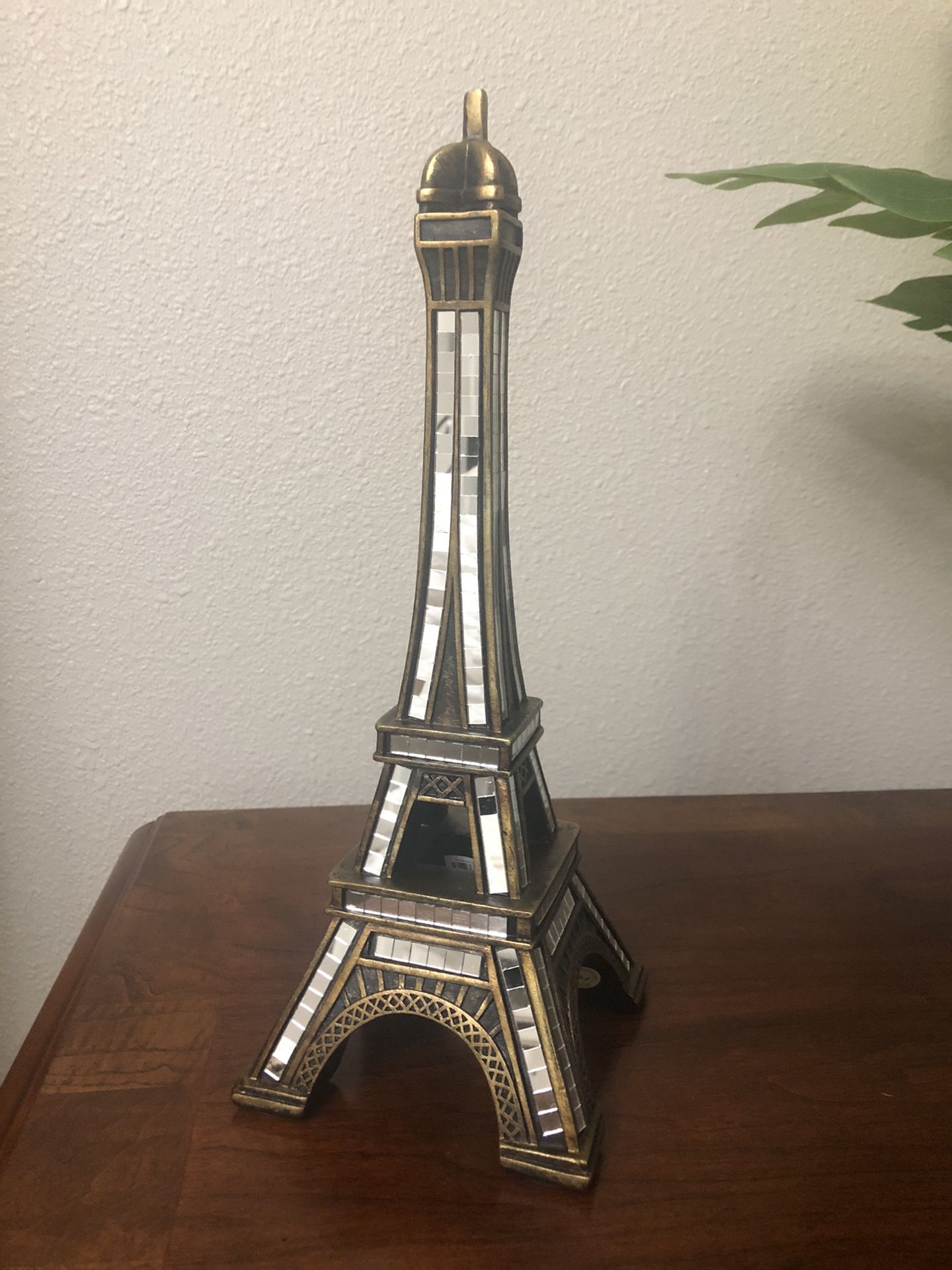 Eiffel Tower decor