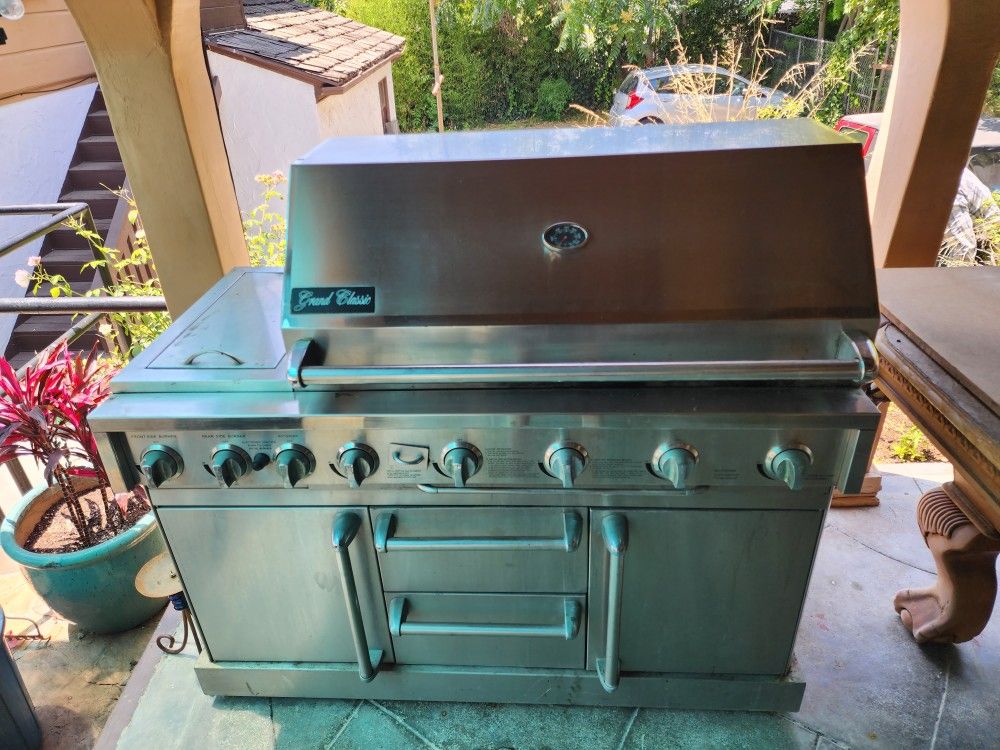 Grand Classic Grill and Barbecue for Sale in Pico Rivera, CA OfferUp