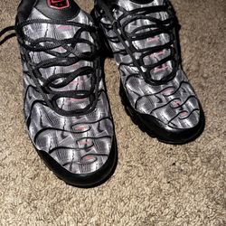 Nike Air Max Plus GS 'Black University Red'