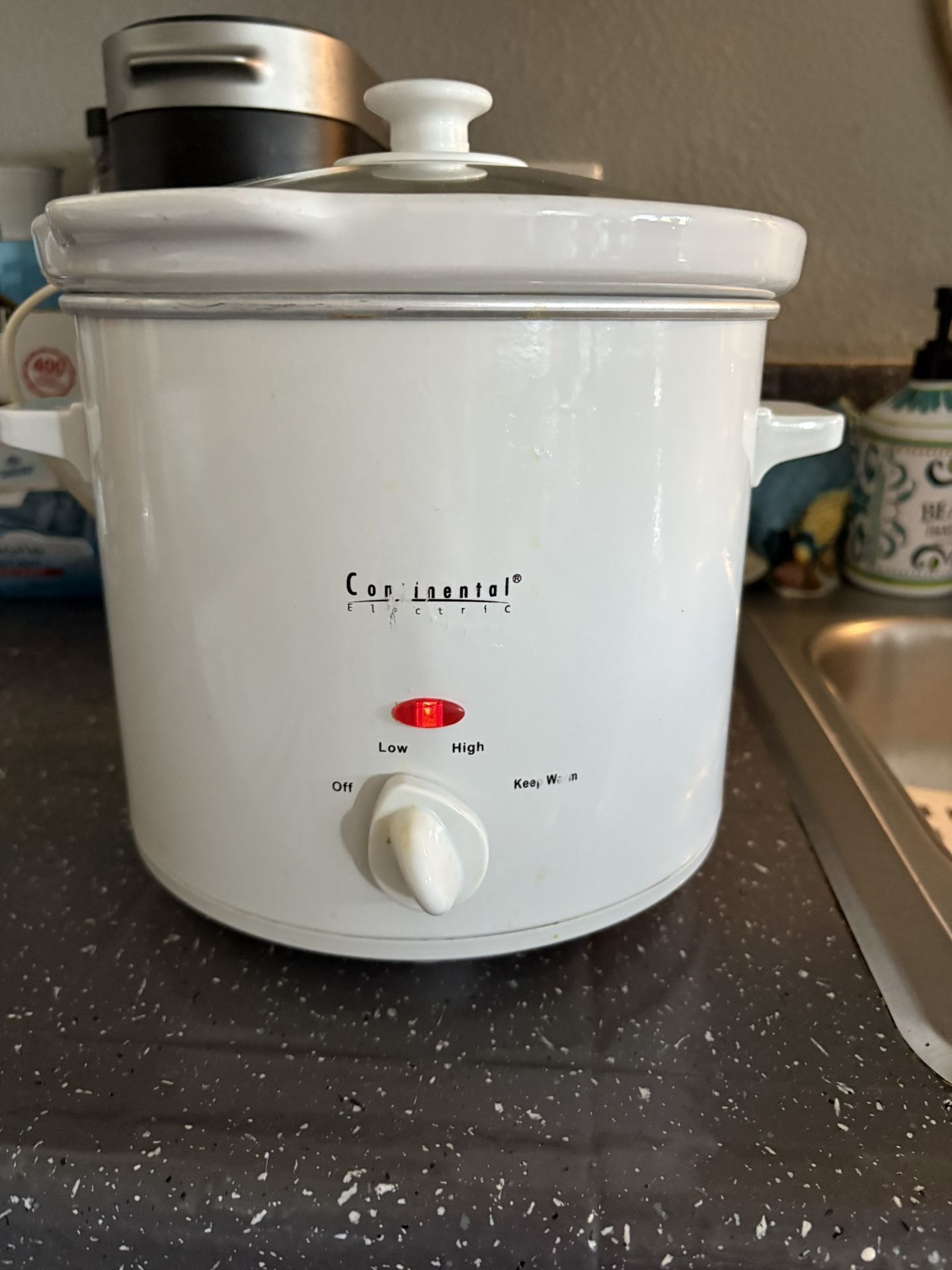 Continental Electric Slow Cooker 2Quartz, Removable Crock and Dishwasher Safe