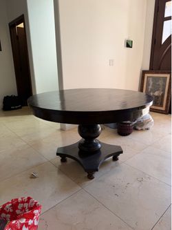 Round wood Table
