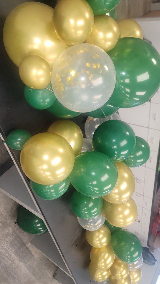 Free GREEN & GOLD Balloon Garland 