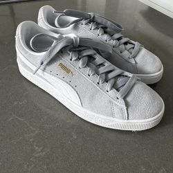 PUMA Women’s Suede Classic Lace Up Sneaker 