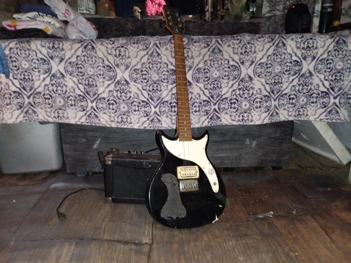 First Act Me415 Electric Guitar And Hollinger Ba 15 Amplifier