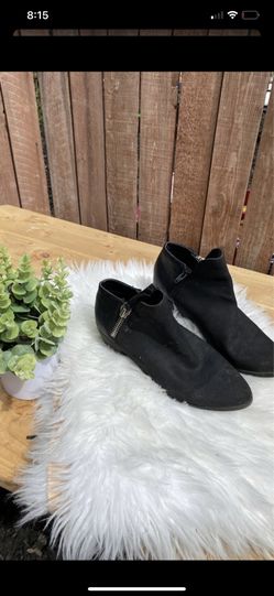 Woman’s size 8 boots