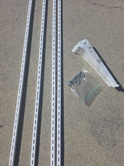 23 Shelf brackets, 4 wall mounts, ShelfTrack
