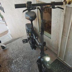 Foldable Electric Bike 30 Mph Battery Last Forever It's In Excellent Condition Battery Lasts 30 Mile No Pedal Assist 40 Miles With Pedal Assist 