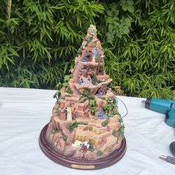 Thomas Kinkade Faith Mountain Illuminated Biblical Sculpture – Hawthorne Village