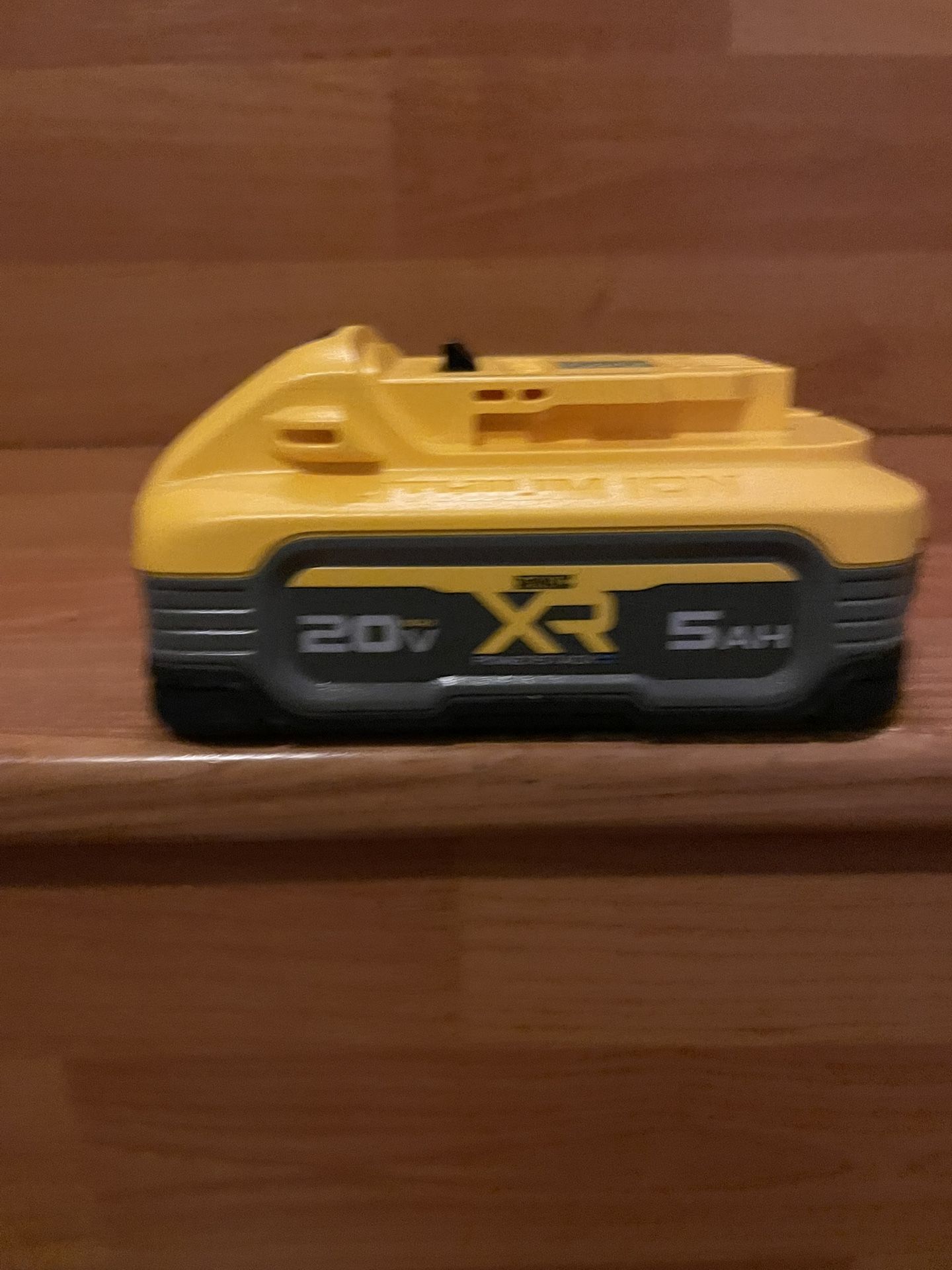 New Dewalt Battery 20V XR POWERSTACK 5AH