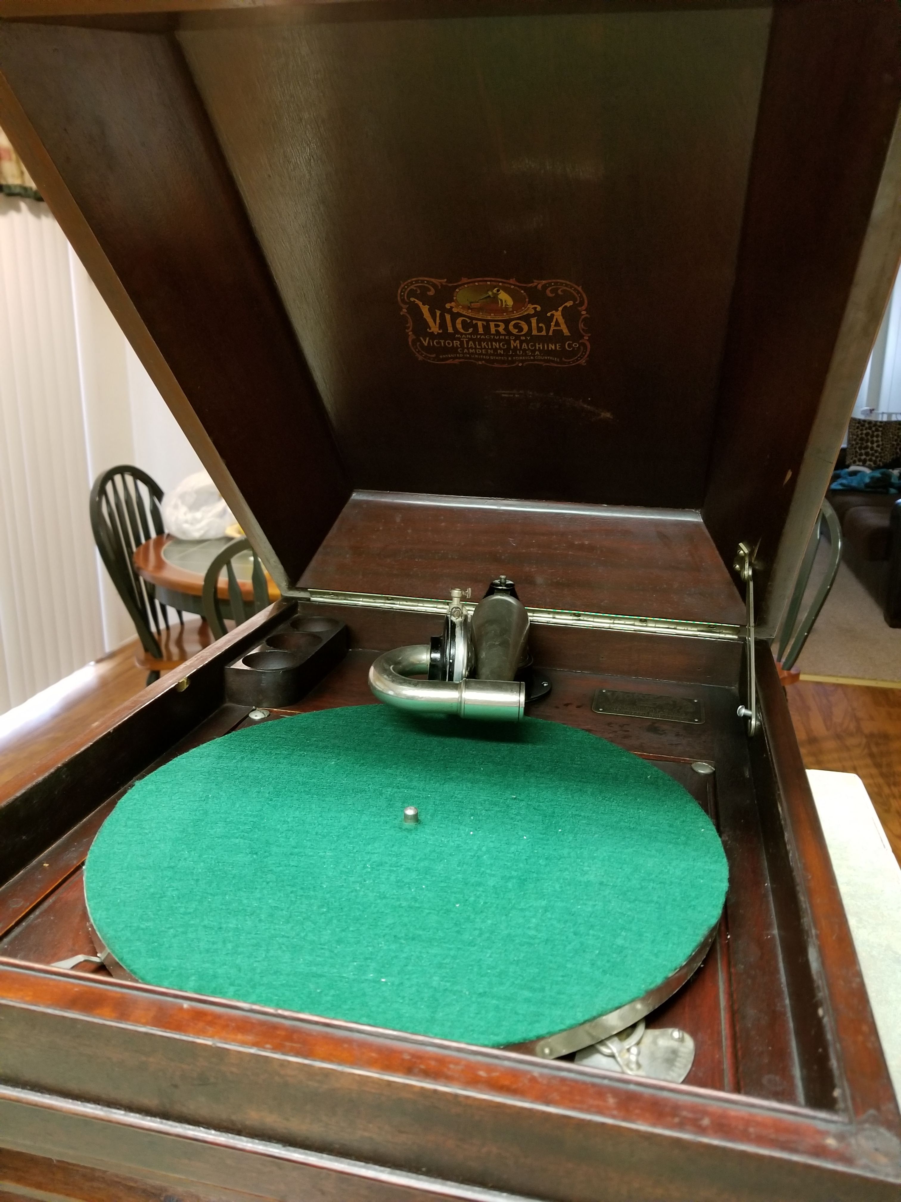 Antique 1911 Victrola Hand Crank Phonograph Record Player