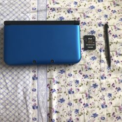 nintendo 3ds xl, 2ds , +7 games, and a case.