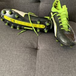 Evo 1 Pumas size 9.5