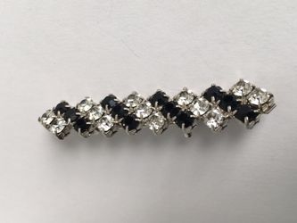 Beautiful rhinestone brooch vintage To fashion