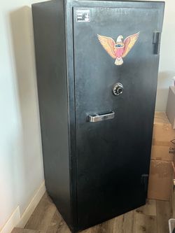 Heavy duty gun safe