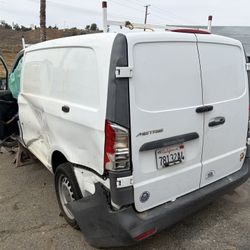 Parts  16  Mercedes Metros