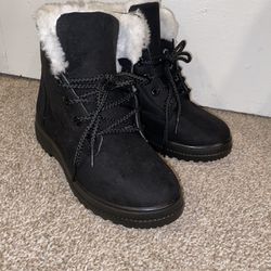 NEW BOOTS! Size 5
