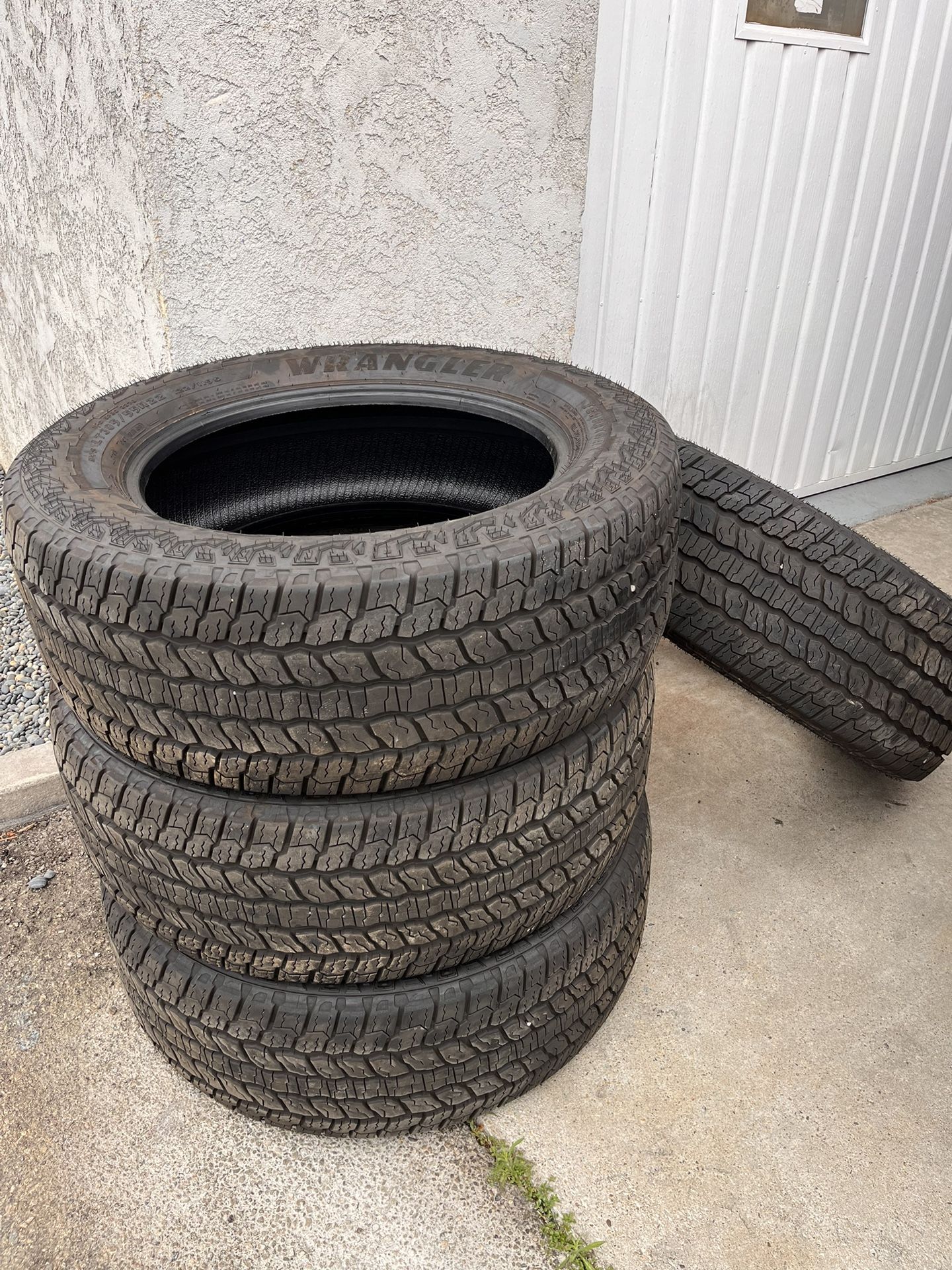 Good Year 305-55-22 Tire Size