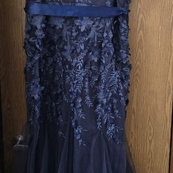 Women's Long 58" Dress Size 16 Like New Condition 
