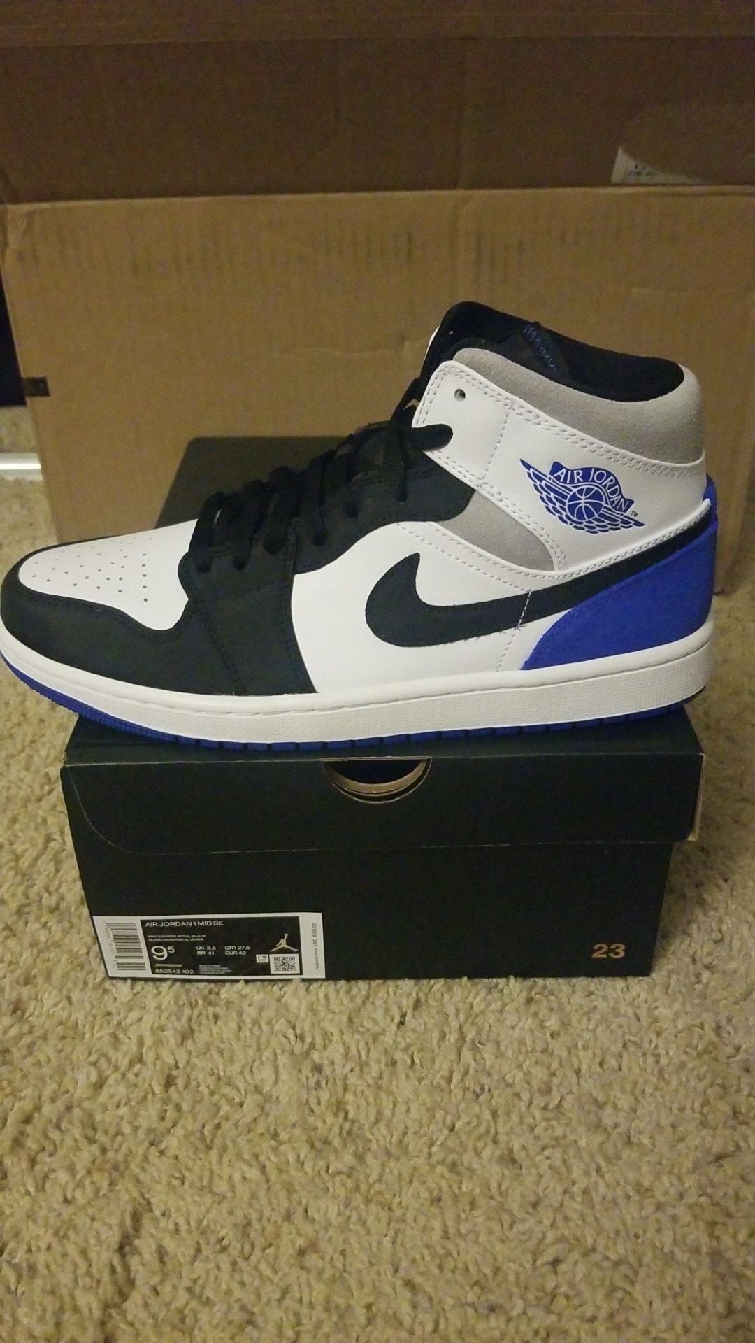 Jordan 1 mid size 9.5