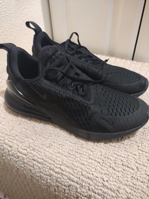 Woman's Nike Air Max 270 Black Size 9