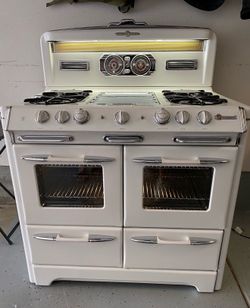 Restored Vintage O’Keefe & Merritt Double-Oven Gas Stove
