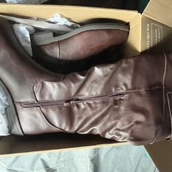 WOMENS SIZE 9 BOOTS