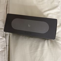 Beats pill X Kim K  Speaker