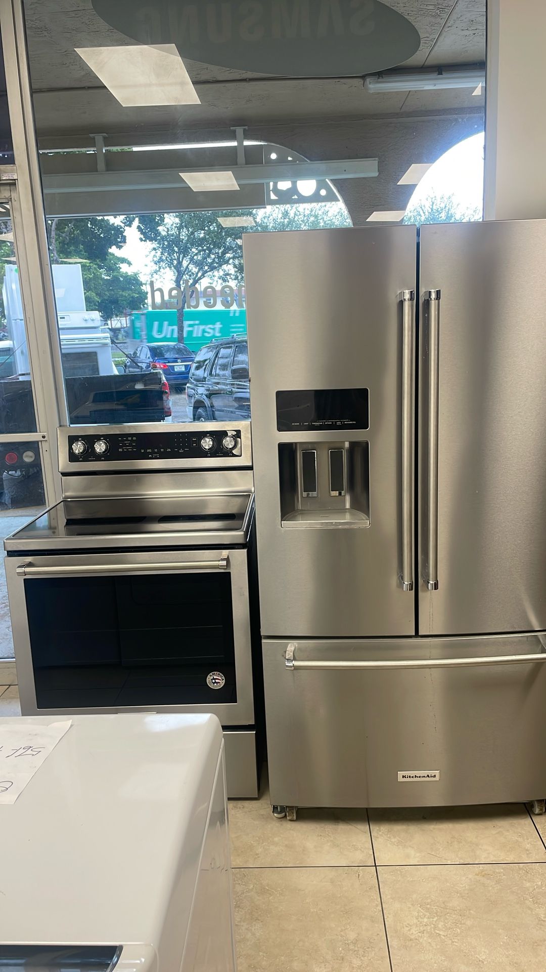 Set Kitchenaid, Refrigerator And Stove 