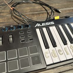 Alesis v25 Midi Keyboard