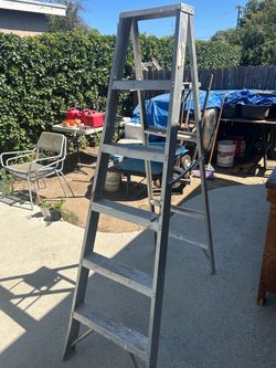 6ft Aluminum Ladder