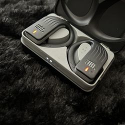 JBL Bluetooth Headphones 