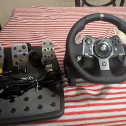 Logitech G920 Racing Wheel & Pedals