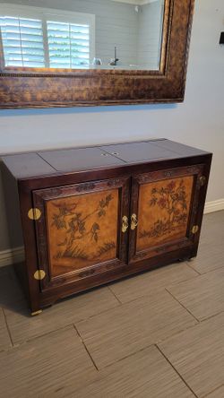 BEAUTIFUL SOLID WOOD BUFFET/ CONSOLE TABLE 