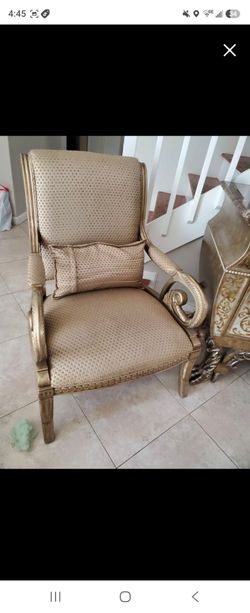 ELEGANT ARM CHAIR