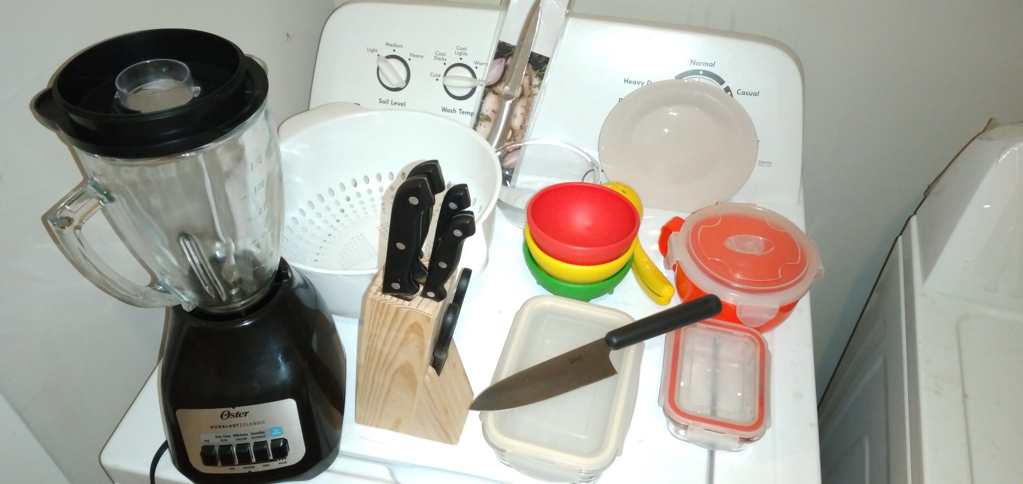Various kitchen items sold in bunch