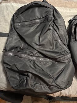 Like New Lululemon backpack(fits ur laptop also)