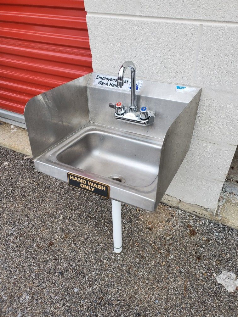 17"W STAINLESS STEEL SINK with FAUCET and SPLASHGUARDS