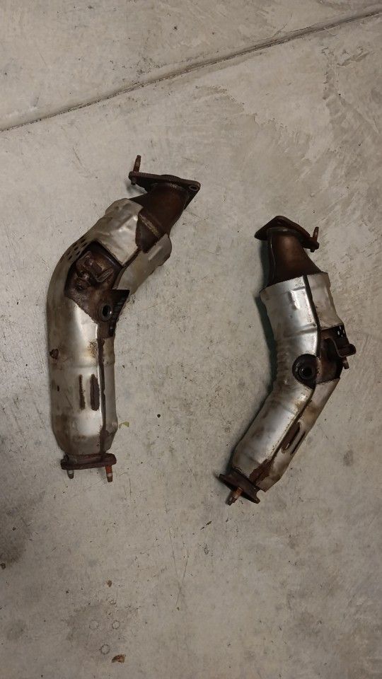 Infiniti Q50 3.7 Catalytic Converters 