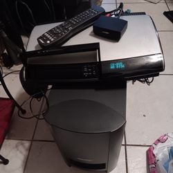 BOSE SYSTEM CD-DVD PLAYER. SOBWOOFER. REMOTE CONTROL. 2 BOSE SPEAKERS WITH STAND. ALL CABLES. SUENA DURISIMO. UN SISTEMA PERFECTO