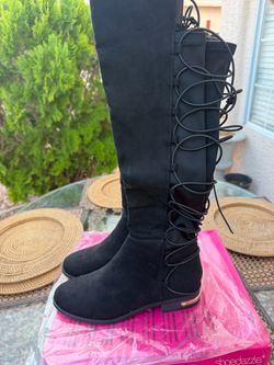 Boots size 10