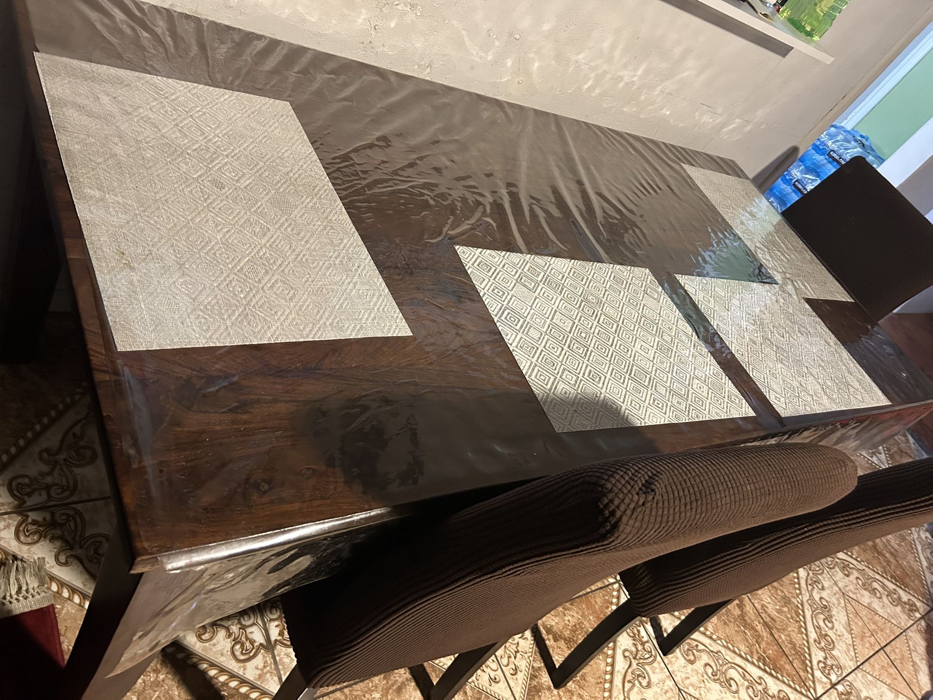 Free Dinner Table