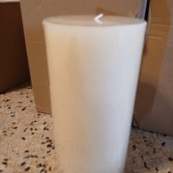 Pottery Barn 4x8 Ivory Wax Candle Brand New