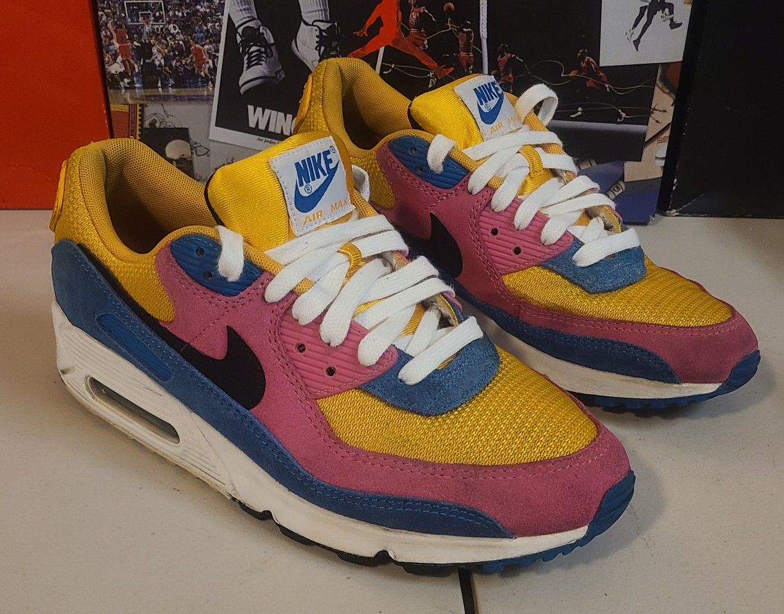 Nike Air Max 90
Multicolor Suede Men's Size 10.5