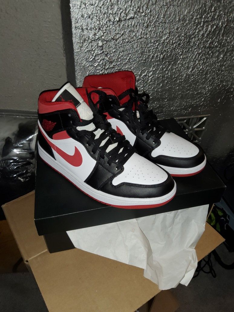 Jordan 1 Mid  Gym Red 