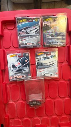 Hotwheels lot . Nissan 5 car premium lot